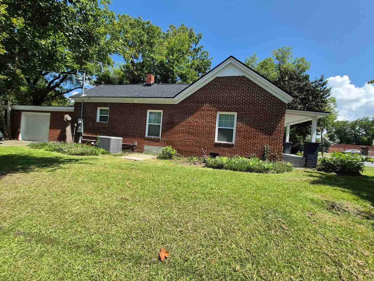 1114 Ward St - Photo 3 of 16
