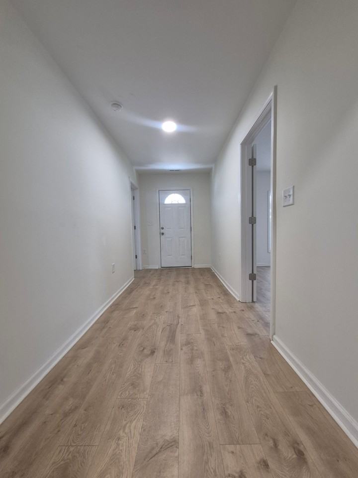 1114 Ward St - Photo 4 of 16