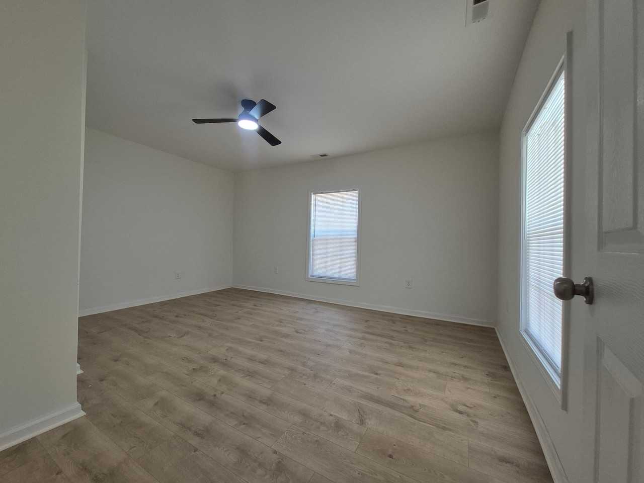 1114 Ward St - Photo 5 of 16