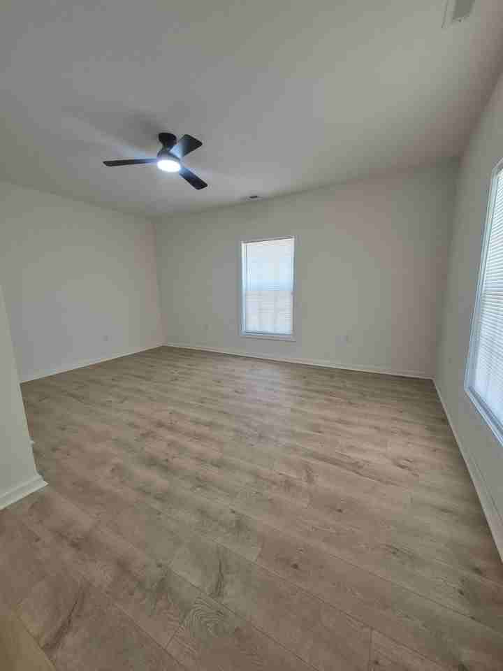 1114 Ward St - Photo 6 of 16