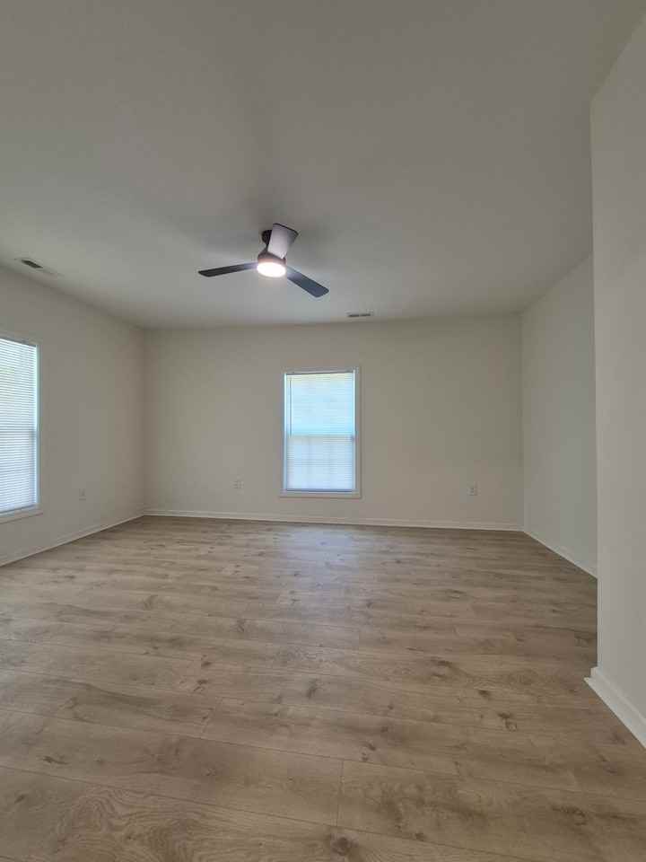1114 Ward St - Photo 7 of 16