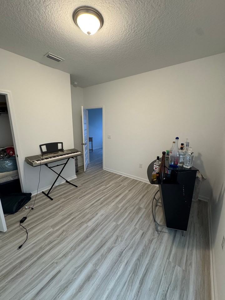 1256 Hayward Loop - Photo 4 of 10