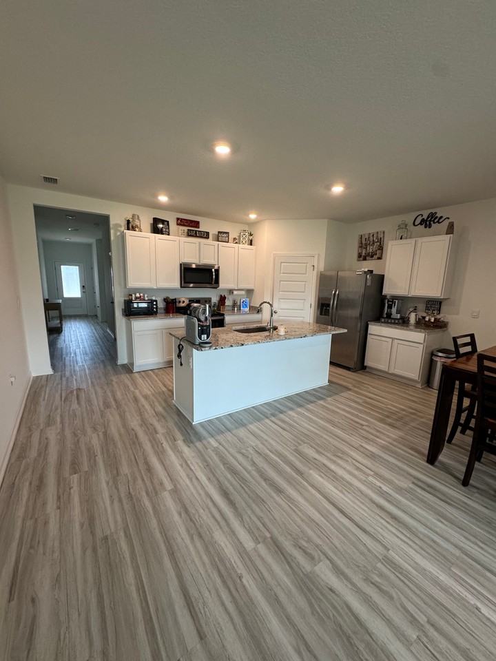 1256 Hayward Loop - Photo 6 of 10