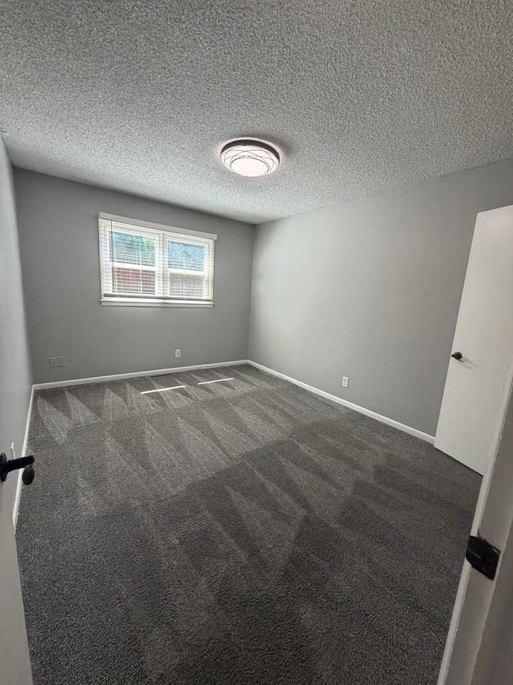 519 Claremont Dr - Photo 4 of 17