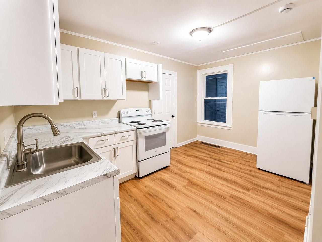 993 N Quaker Ln #1 - Photo 2 of 9
