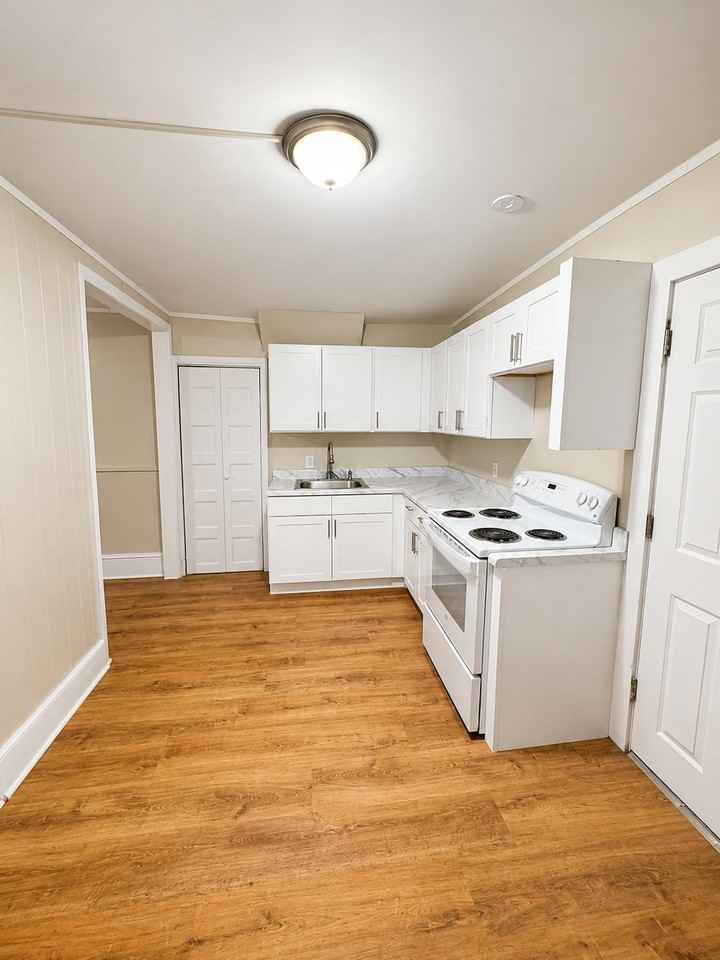 993 N Quaker Ln #1 - Photo 3 of 9