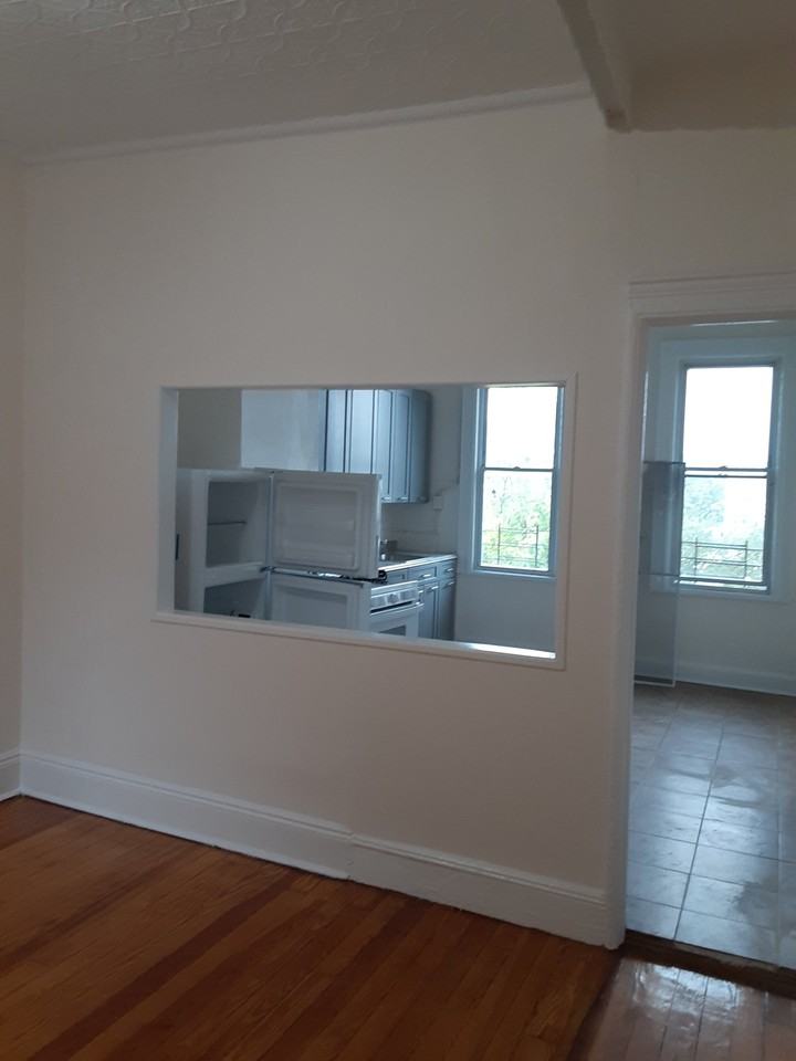 6105 55th St #2L - Photo 2 of 9