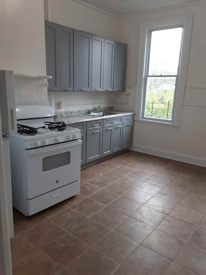 6105 55th St #2L - Photo 4 of 9