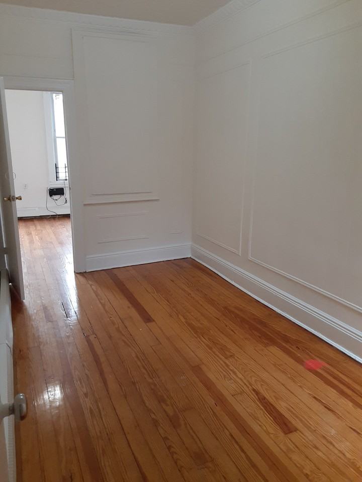 6105 55th St #2L - Photo 5 of 9