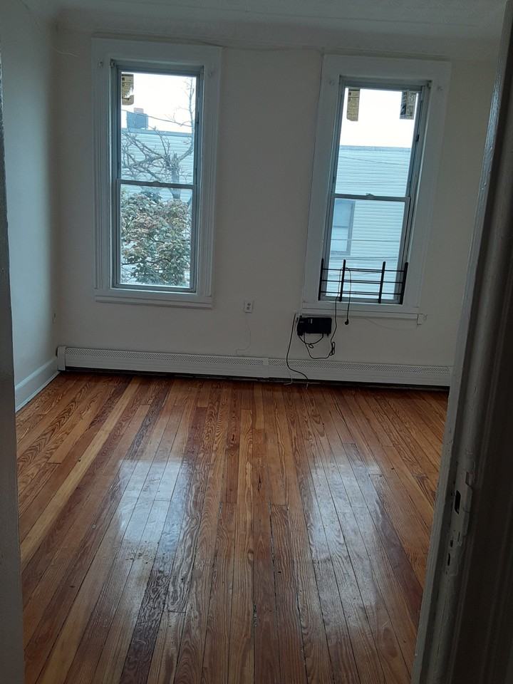 6105 55th St #2L - Photo 6 of 9
