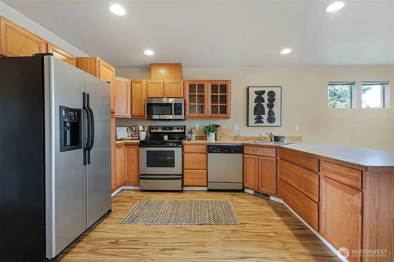9323 4th Ave W - Photo 4 of 7