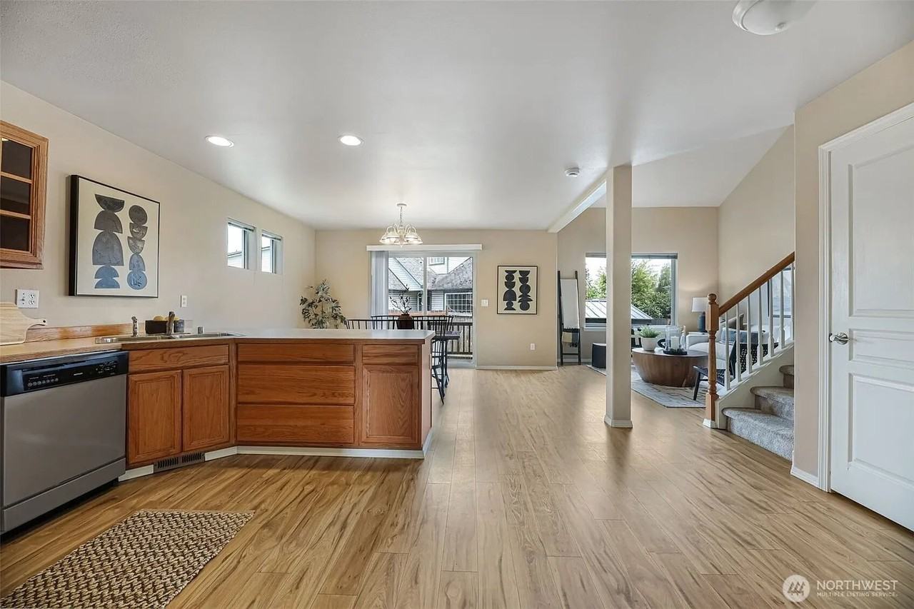 9323 4th Ave W - Photo 5 of 7