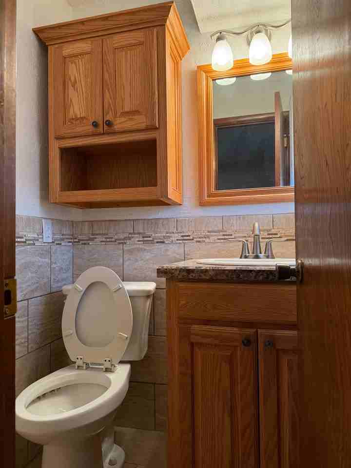 6932 Sw Cherokee Ave - Photo 6 of 17