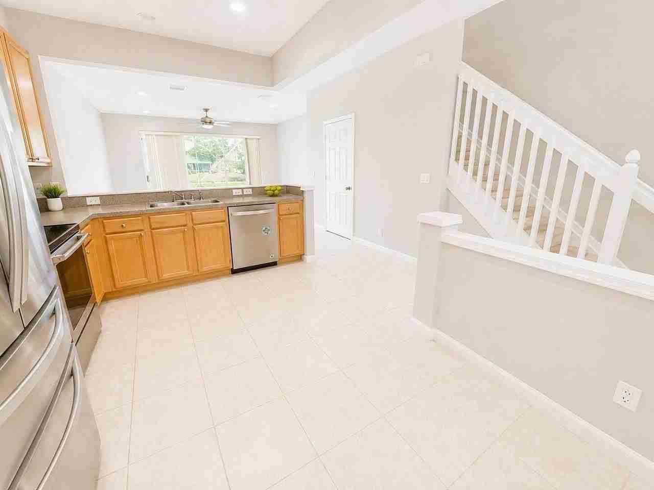 1083 Woodfield Rd - Photo 5 of 7