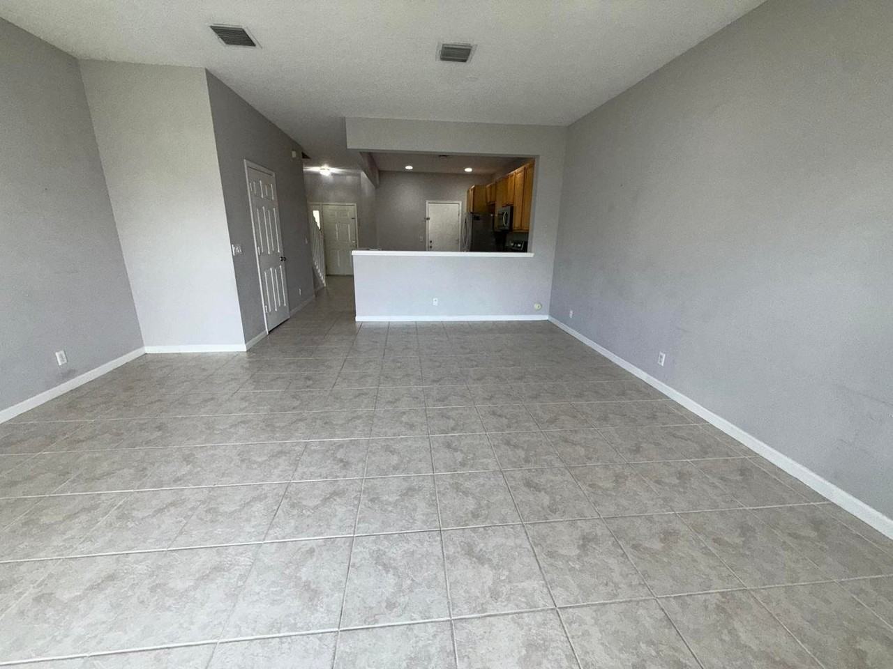 1083 Woodfield Rd - Photo 6 of 7