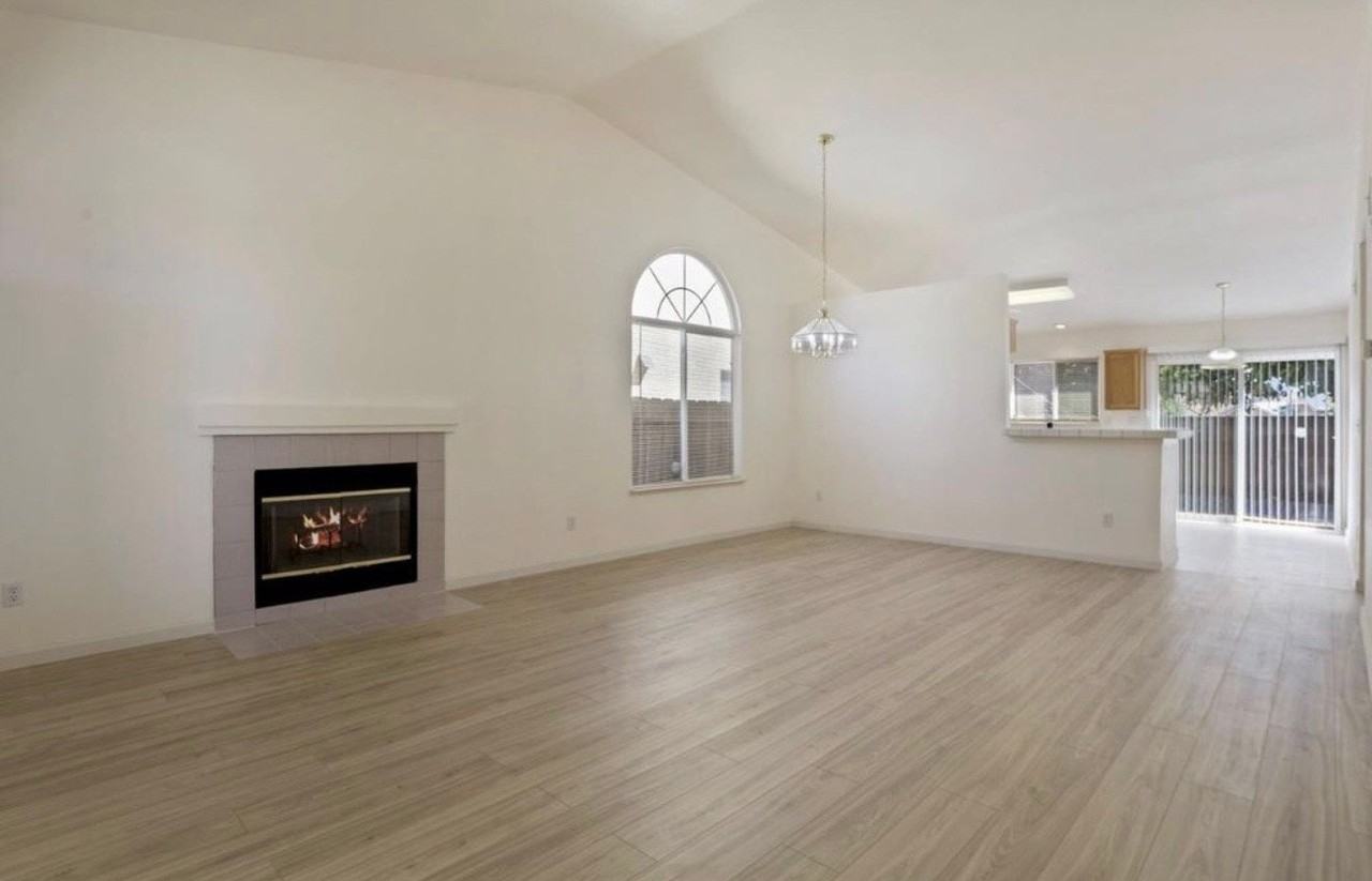 5451 Governor Cir - Photo 3 of 13