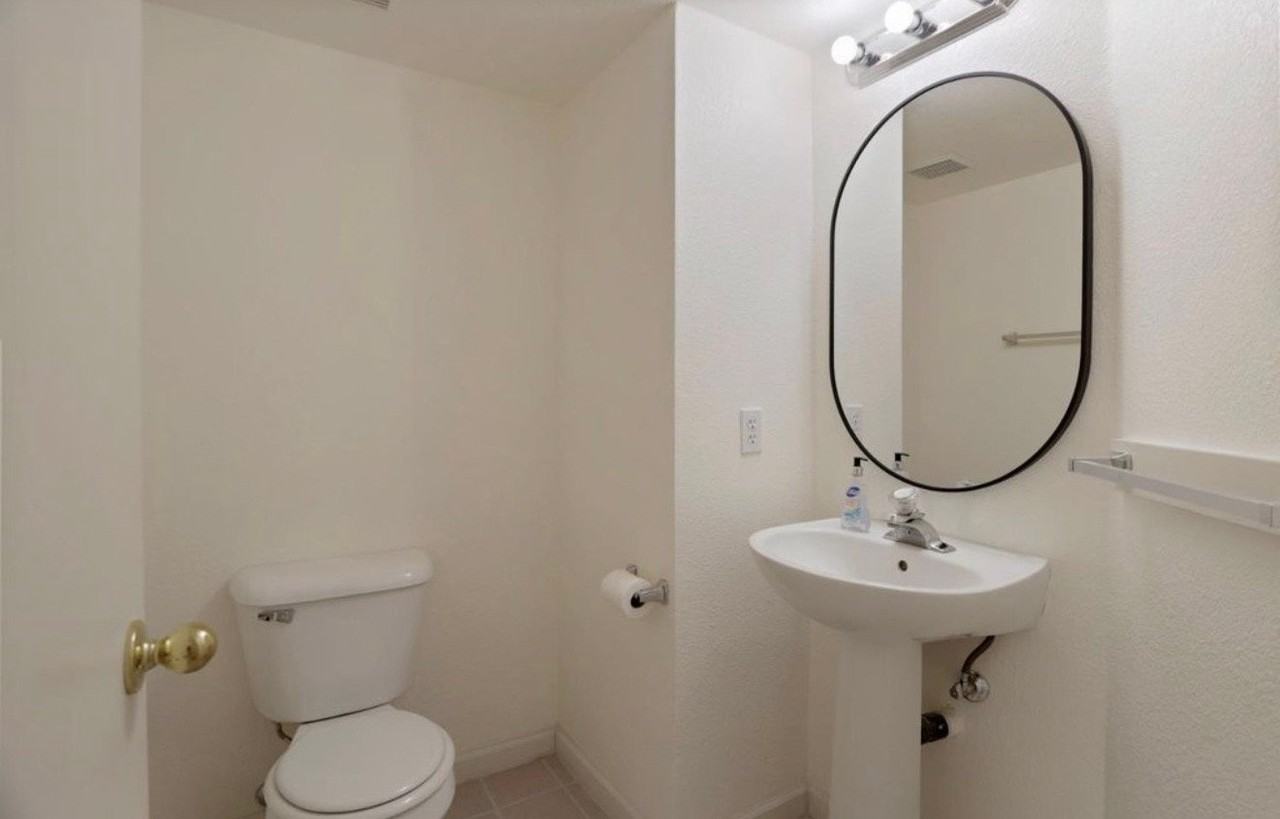 5451 Governor Cir - Photo 7 of 13