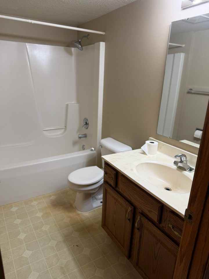 2426 E 50th St #3 - Photo 5 of 8