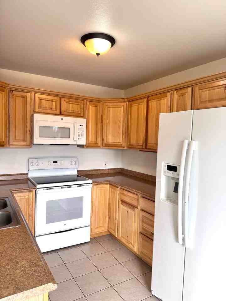 1005 E End Rd #2 - Photo 7 of 19