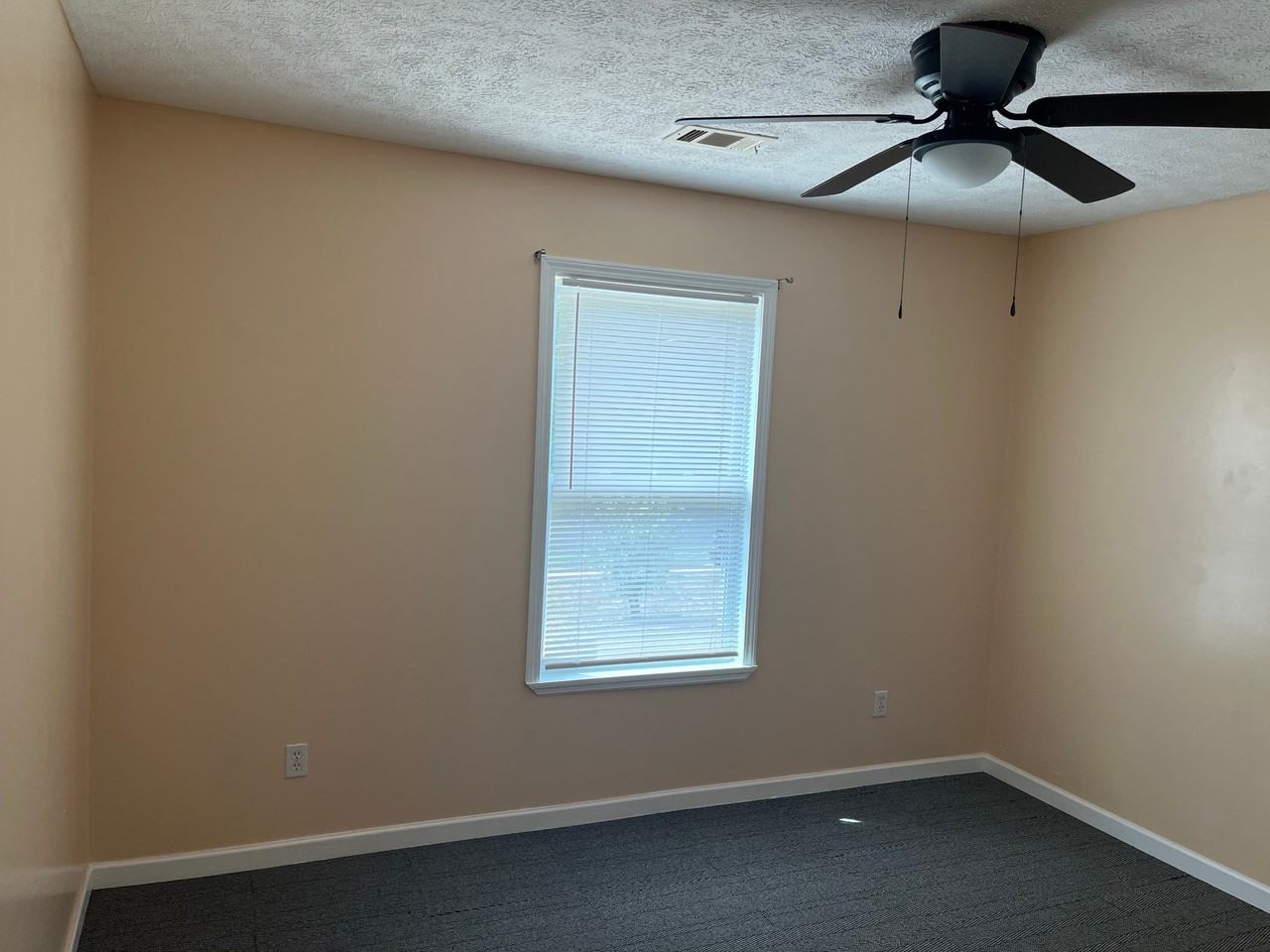 122 Locust St - Photo 5 of 10