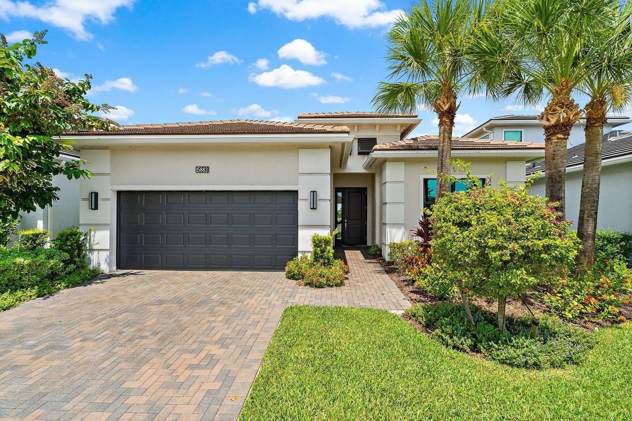 15883 Key Biscayne Ln - Photo 2 of 8