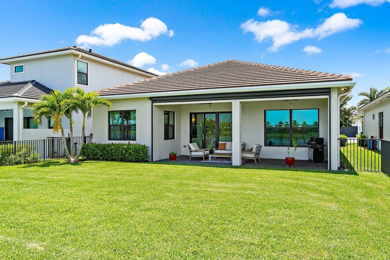 15883 Key Biscayne Ln - Photo 3 of 8