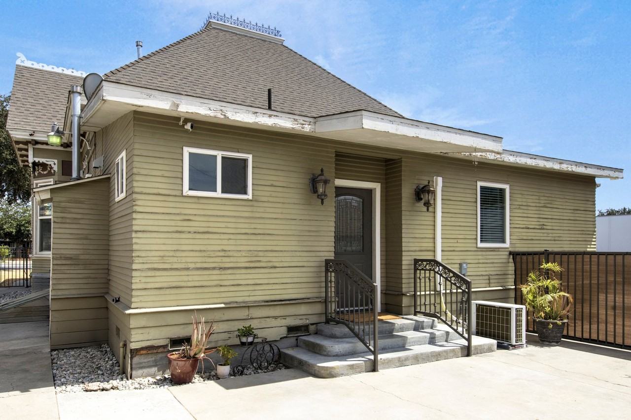 403 N San Gabriel Ave #B - Photo 3 of 20