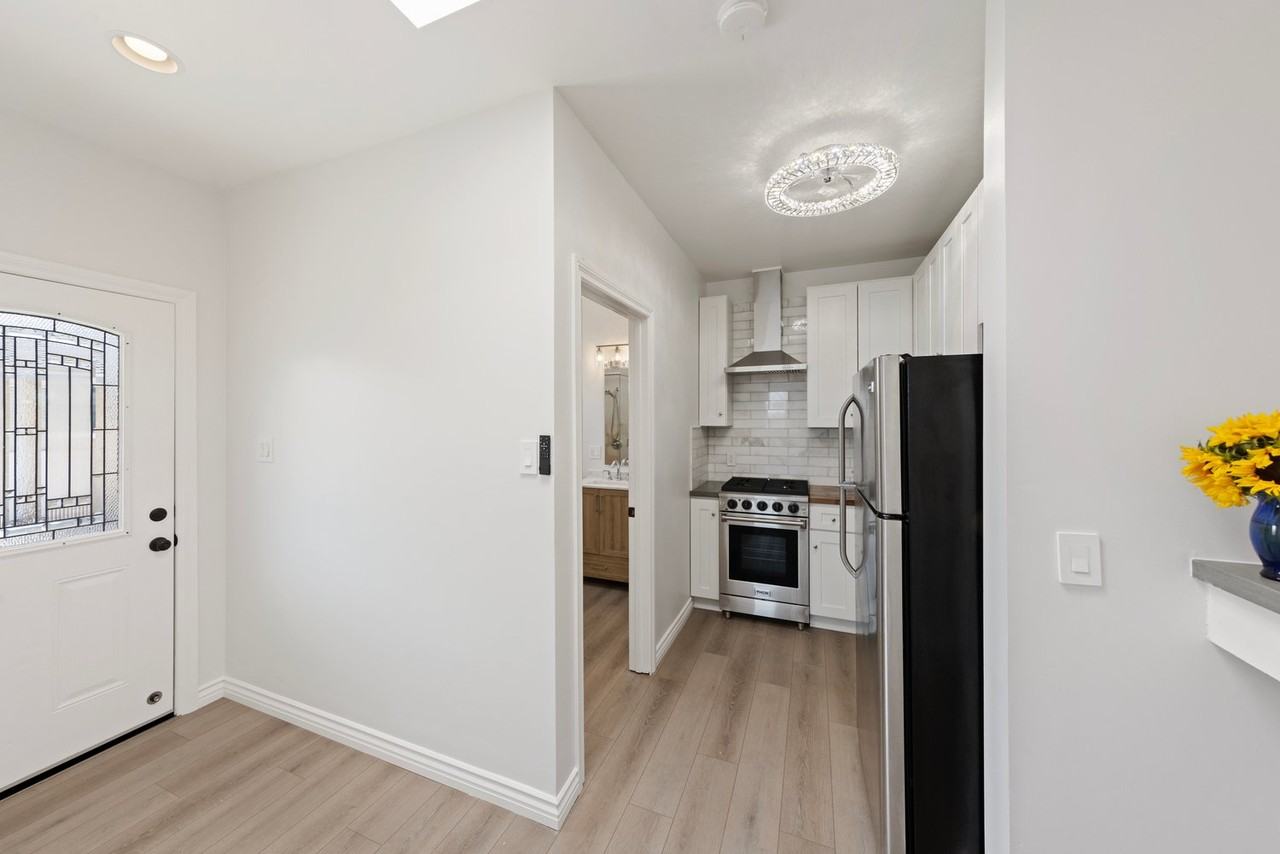 403 N San Gabriel Ave #B - Photo 6 of 20
