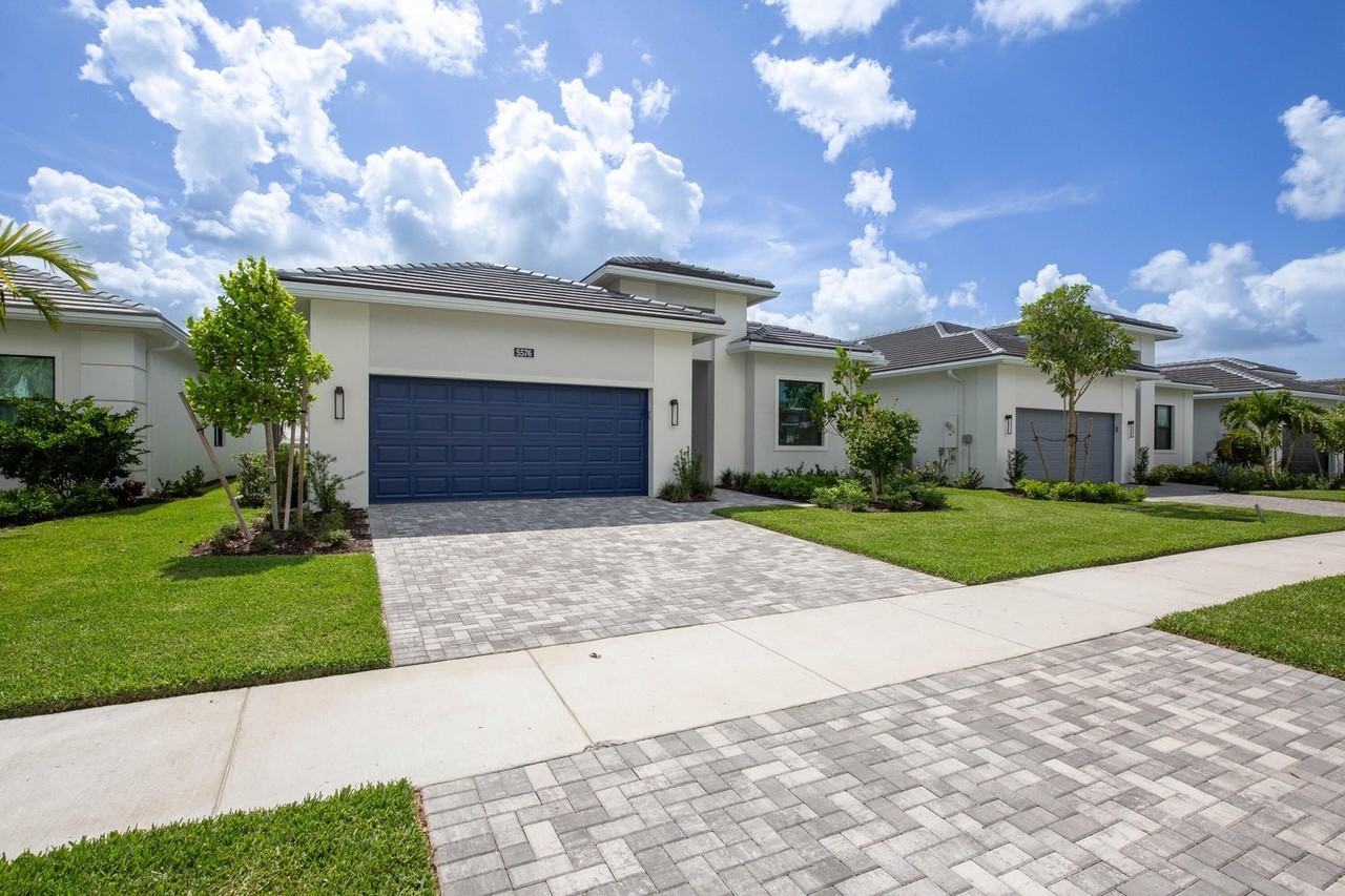 5576 Captiva Ln - Photo 2 of 8