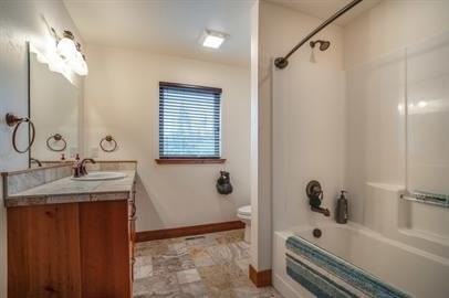 401 Ice House Ter - Photo 5 of 15