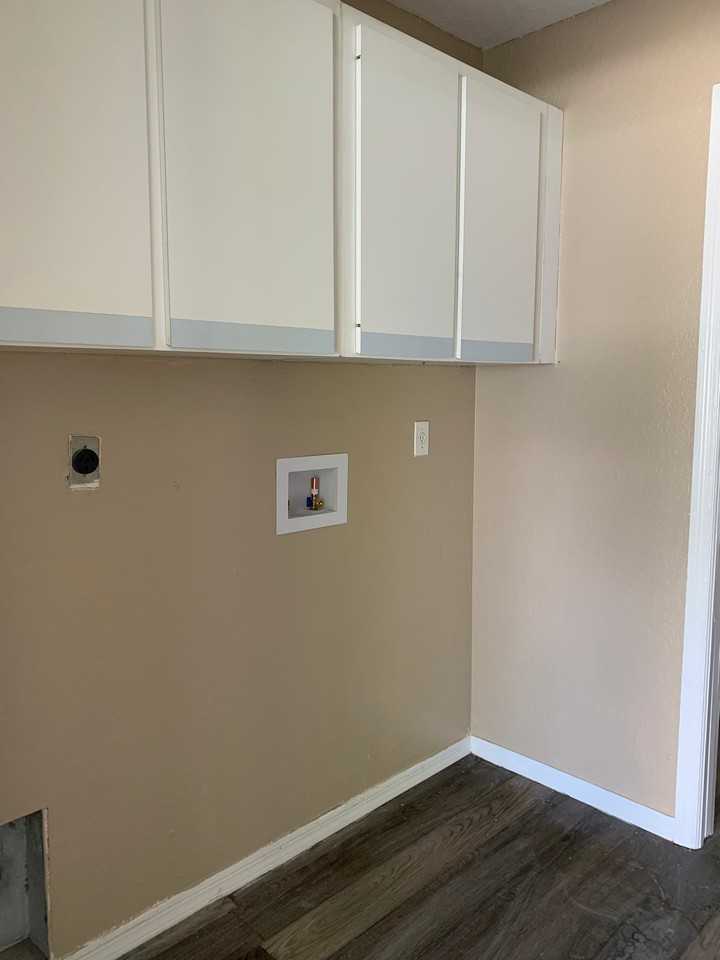 1039 Bismarck Rd - Photo 4 of 11