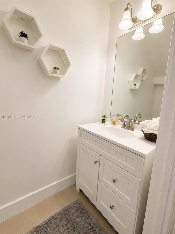 12610 Sw 54th St #12610 - Photo 7 of 11