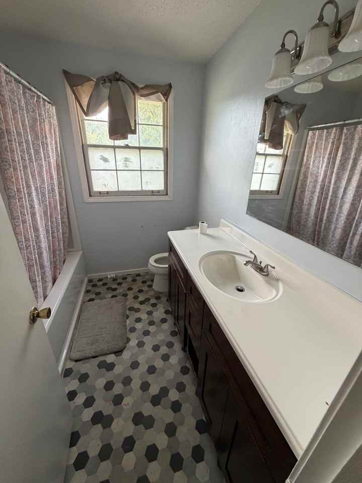 122 Two Valley Rd - Photo 3 of 11