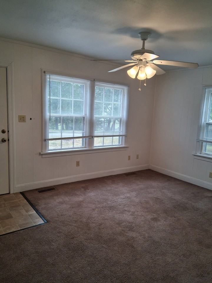 731 Rex Ave - Photo 4 of 10