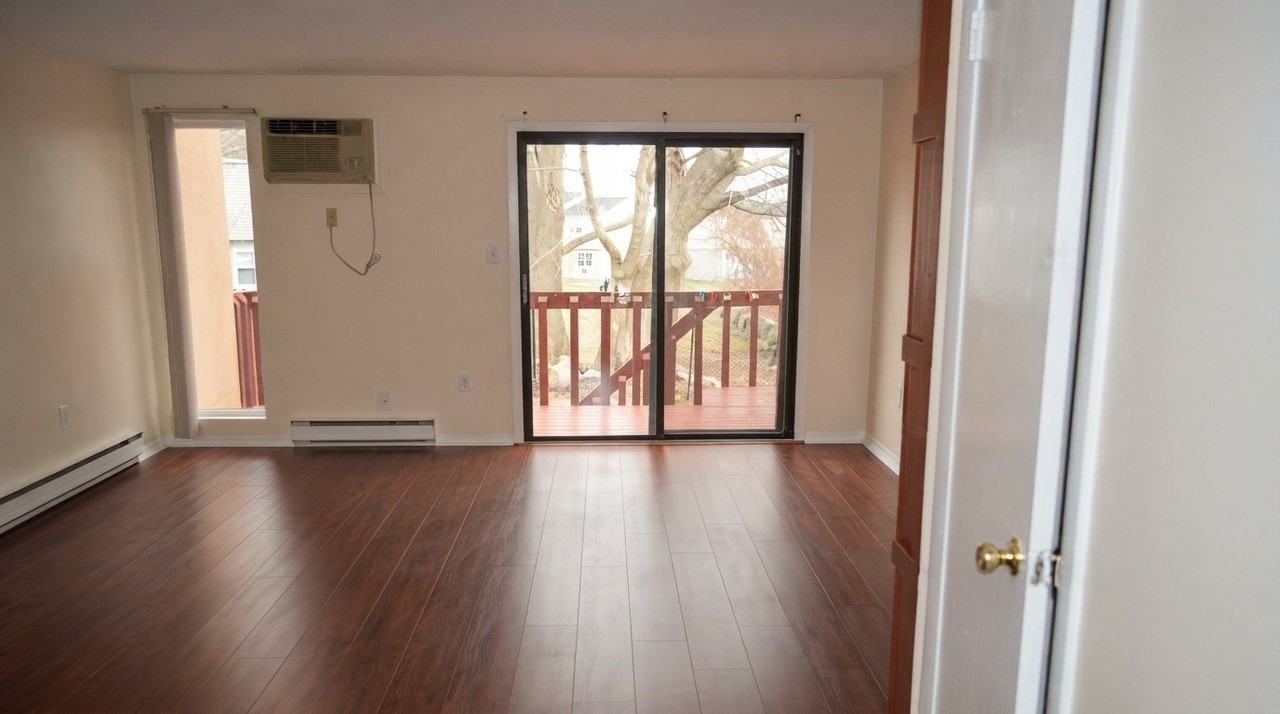 552 Shennecossett Rd #E - Photo 5 of 20