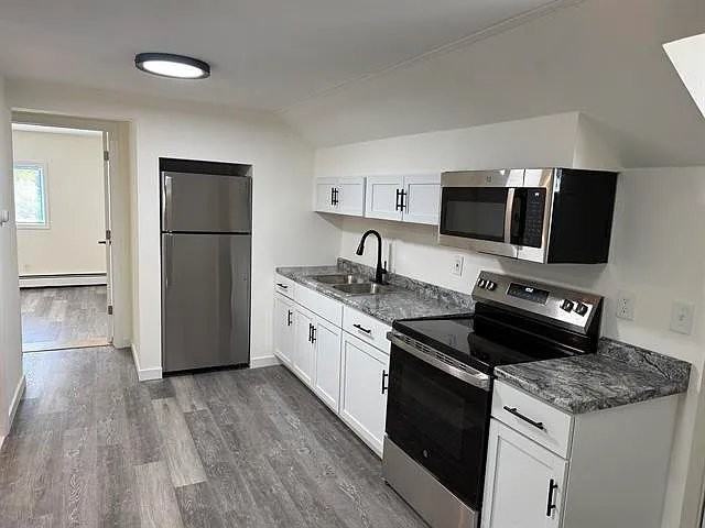 72 Plain St - Photo 3 of 6