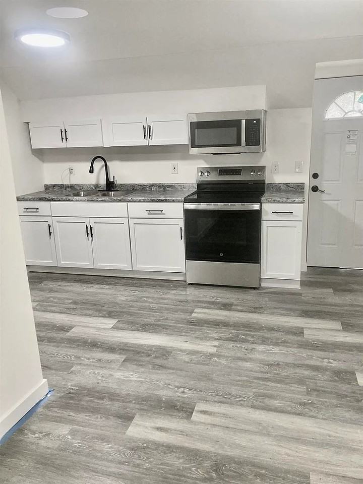 72 Plain St - Photo 5 of 6