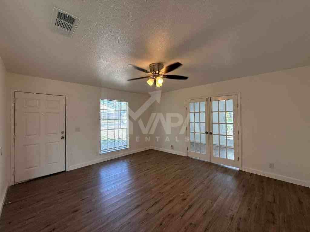 1906 Wilsons Creek St - Photo 7 of 18