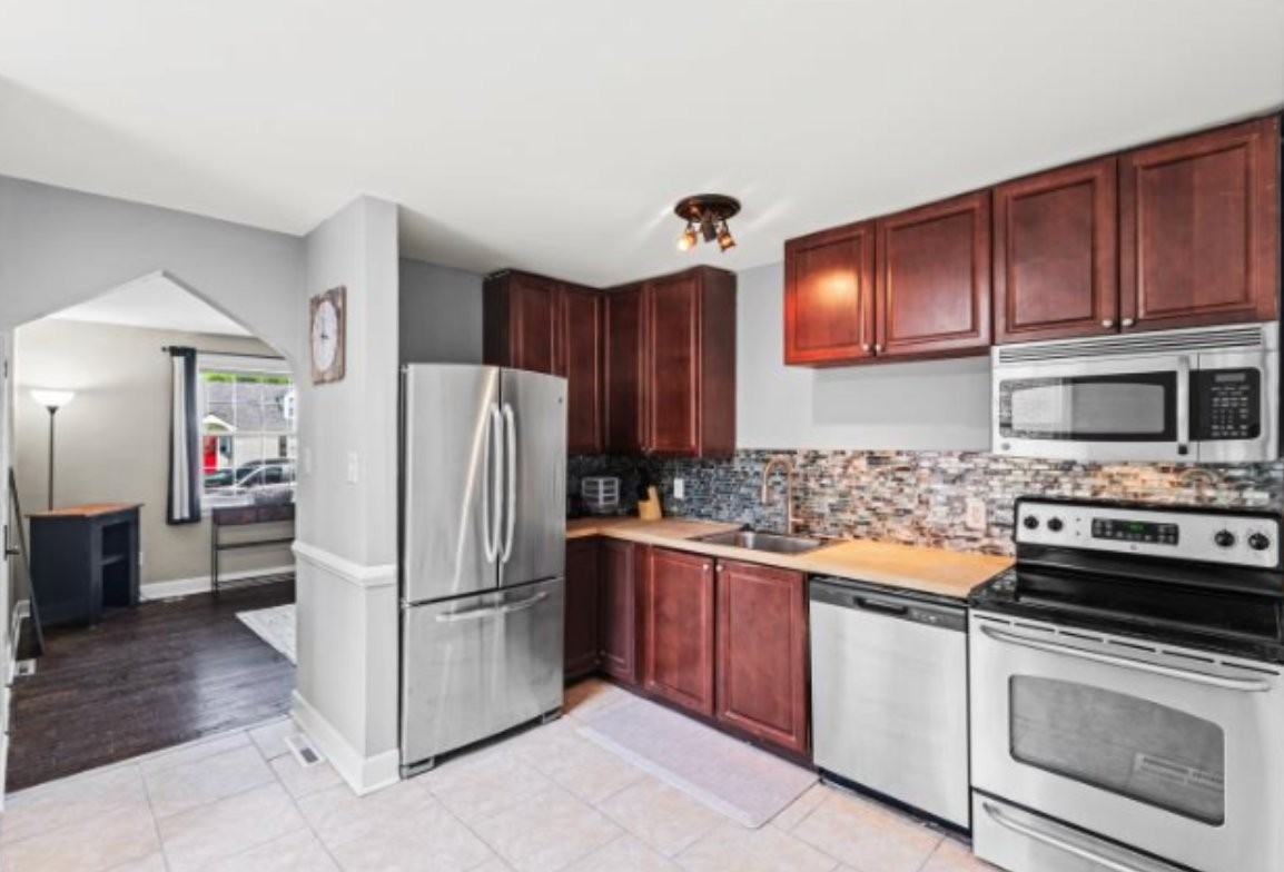 206 E 37th St - Photo 4 of 14