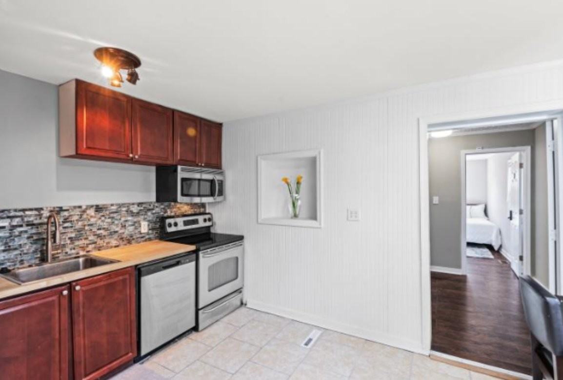 206 E 37th St - Photo 5 of 14
