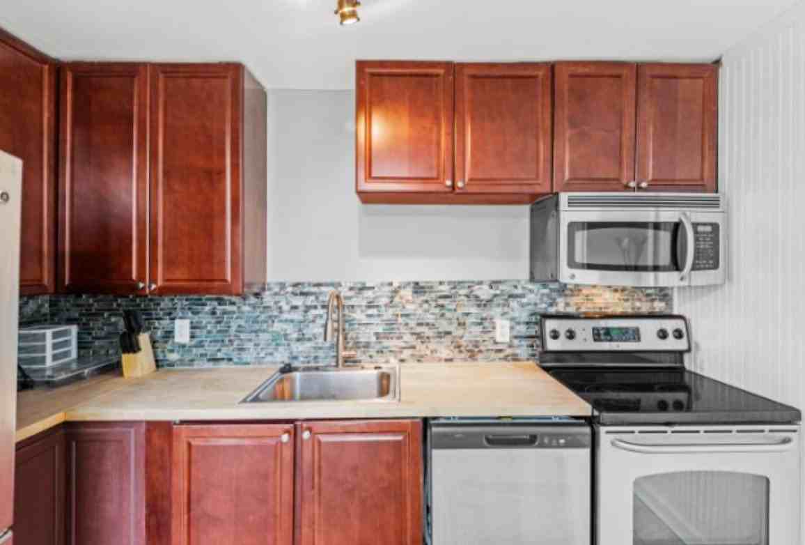 206 E 37th St - Photo 6 of 14