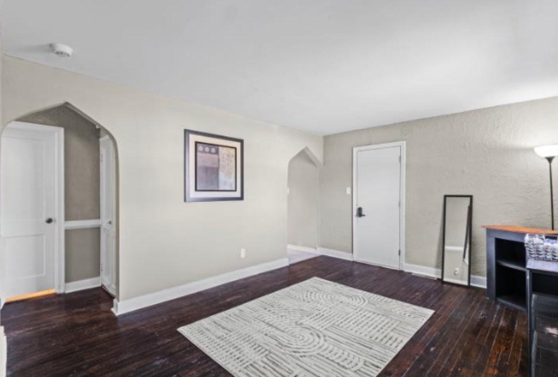206 E 37th St - Photo 7 of 14