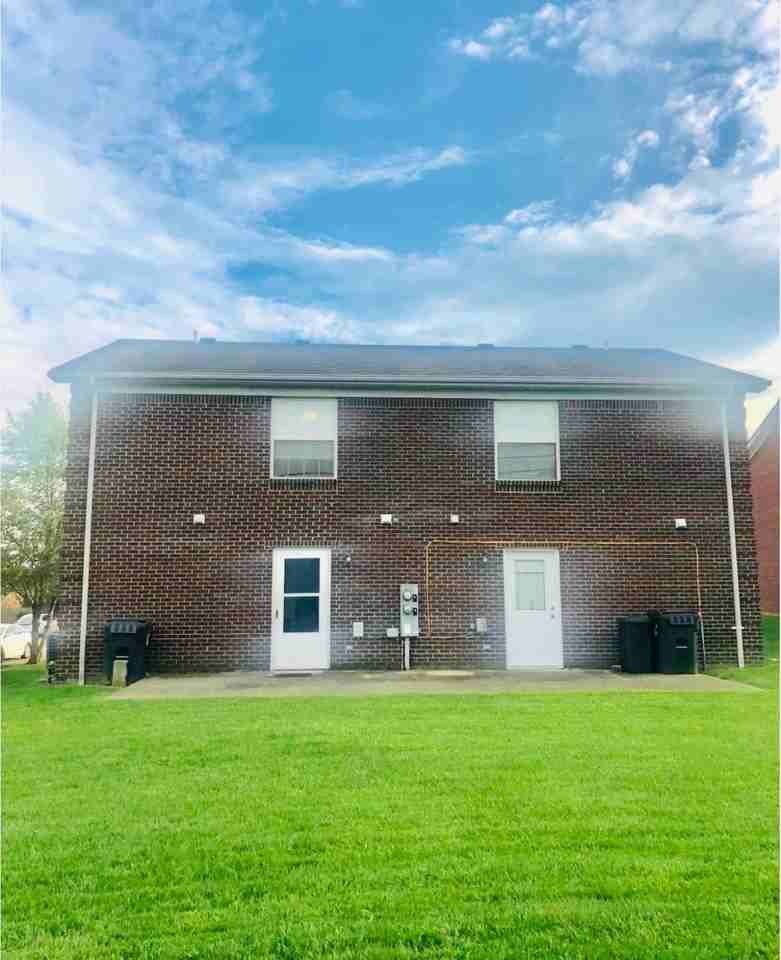 1021 Merrick Dr - Photo 2 of 6
