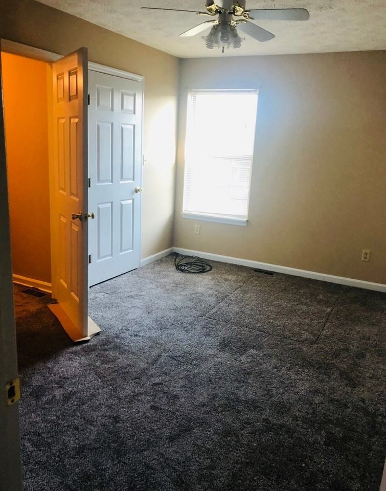 1021 Merrick Dr - Photo 3 of 6