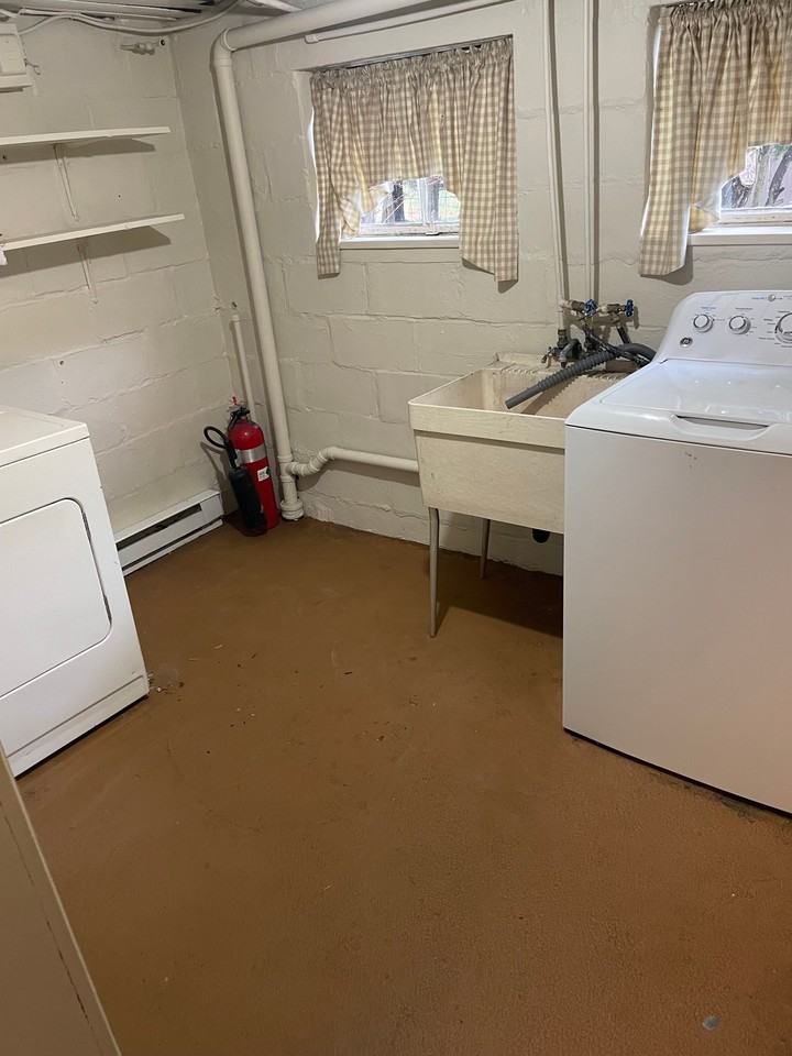 10911 Falls Rd - Photo 2 of 20