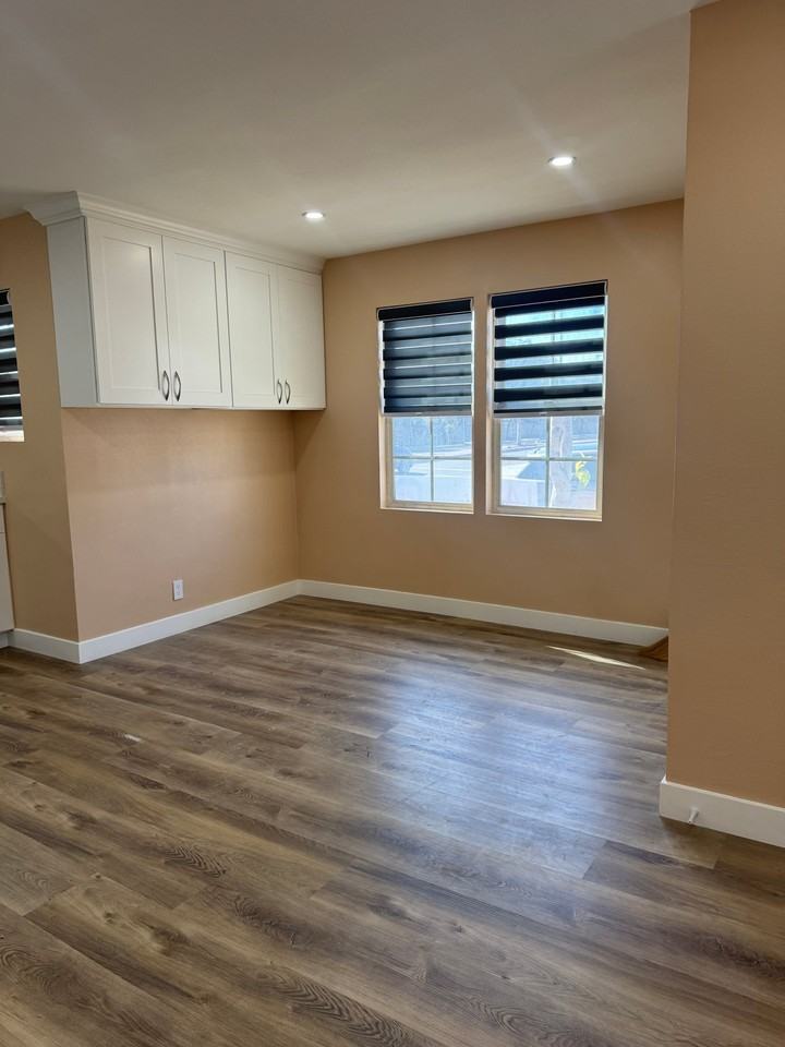 10731 Stanford Ave - Photo 3 of 12