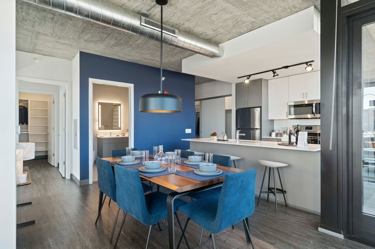162 N Elizabeth St - Photo 3 of 18