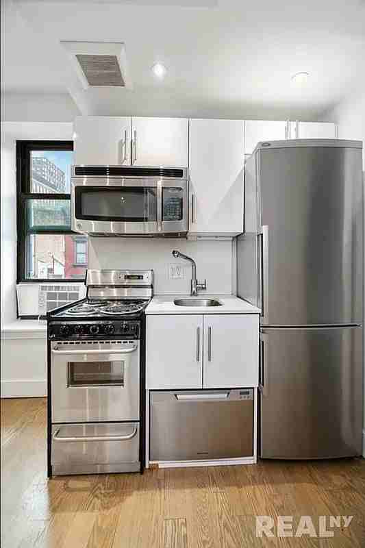 81 Orchard St #4 - Photo 6 of 7