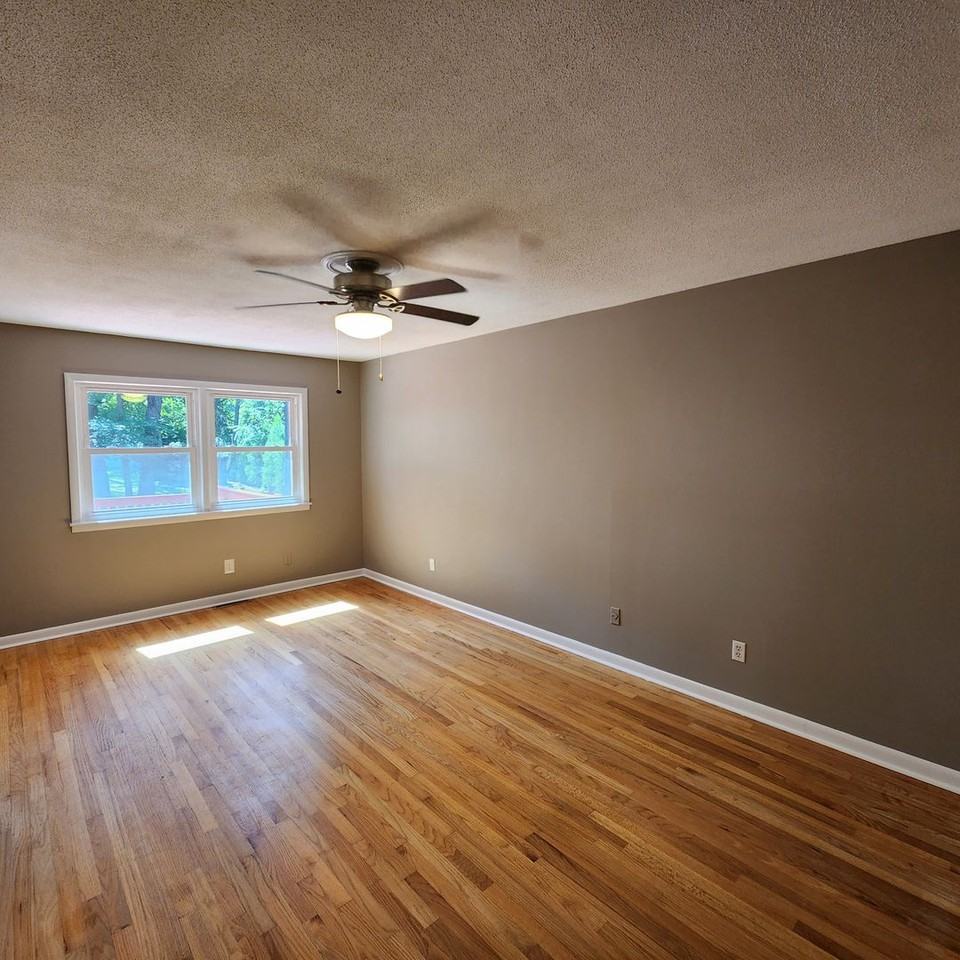 1521 Shelley Rd - Photo 5 of 25