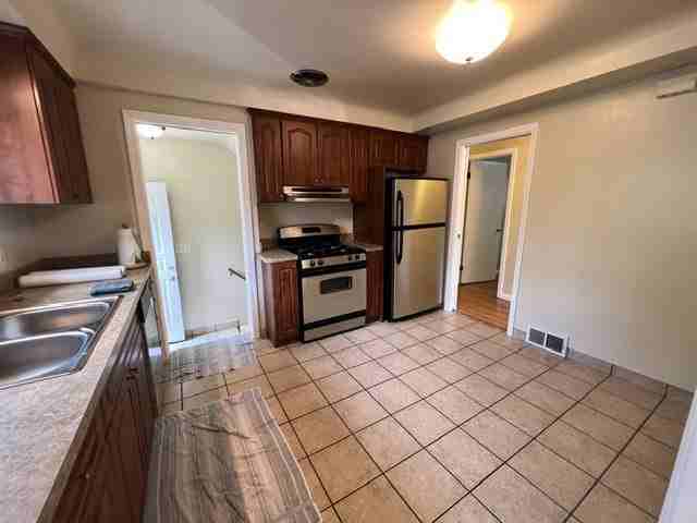 8168 Virgil St - Photo 6 of 8